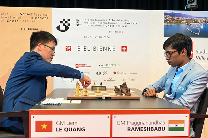 Le Quang Liem  vs. Praggnanandhaa | Foto: Festival de Ajedrez de Biel 2024